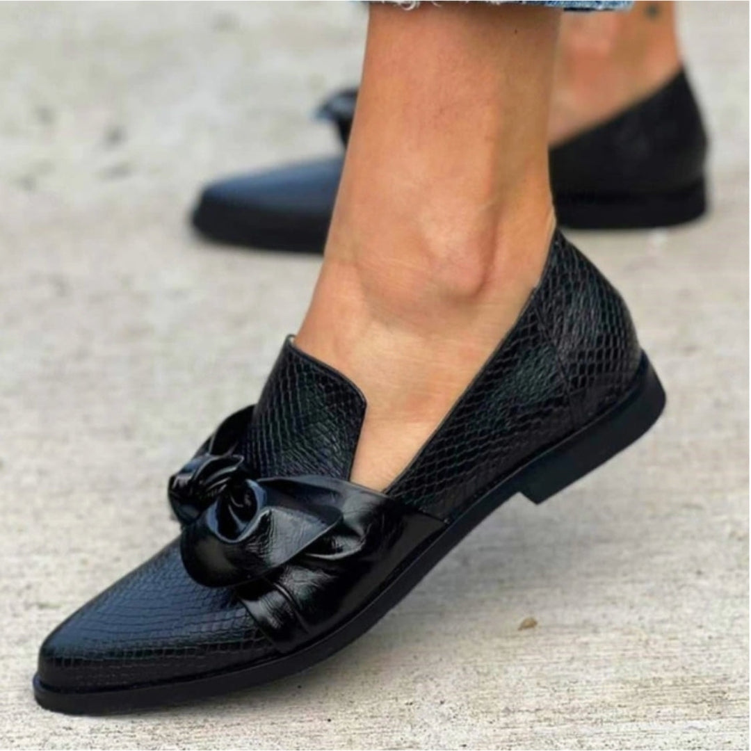Karla| Loafers med slipsdetalje