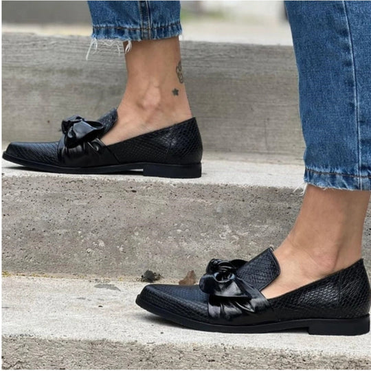 Karla| Loafers med slipsdetalje