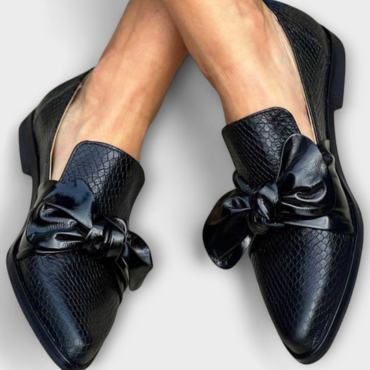 Karla| Loafers med slipsdetalje